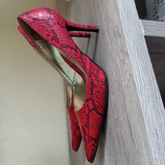 Red Stilettos - Picture 4 of 5